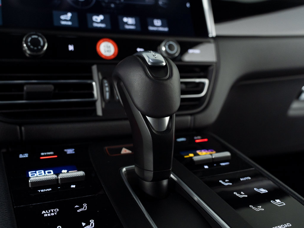 Certified 2026 Porsche Macan Turbo AWD/4WD image 30