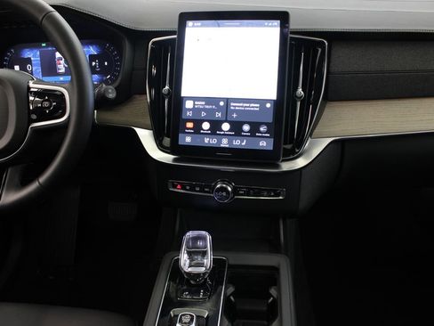 Certified 2025 Volvo XC90 B6 Plus AWD/4WD image 23