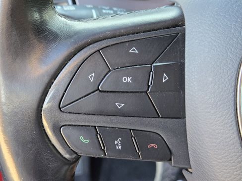 Used 2019 Dodge Challenger SXT image 18