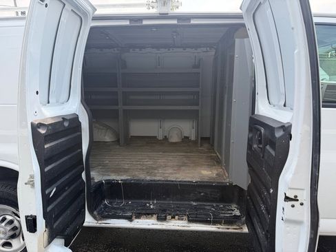 Used 2020 Chevrolet Express 2500 w/ Communications Package RWD image 21