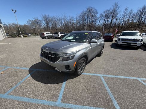 Certified 2024 Kia Seltos LX image 1