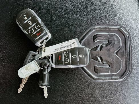 Used 2022 RAM 1500 Laramie AWD/4WD image 35
