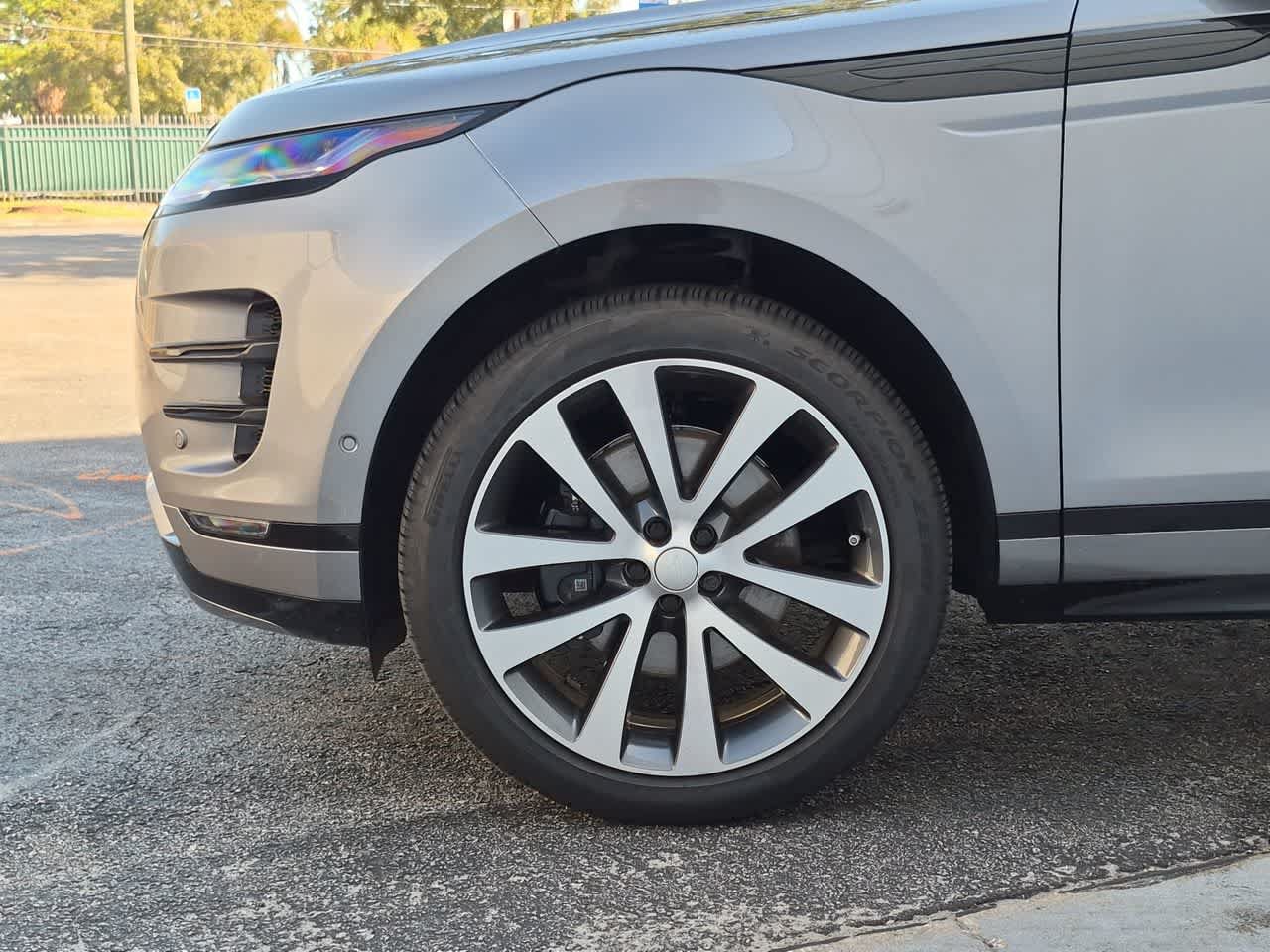 Used 2026 Land Rover Range Rover Evoque Dynamic SE AWD/4WD image 14