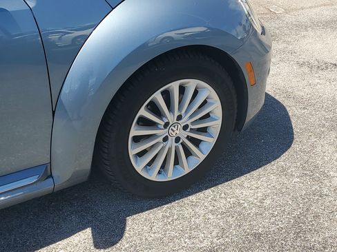 Used 2019 Volkswagen Beetle 2.0T SE FWD image 7