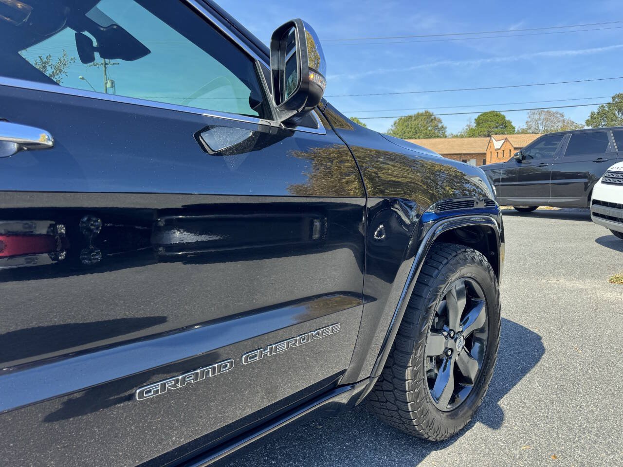 Used 2018 Jeep Grand Cherokee Overland AWD/4WD image 5