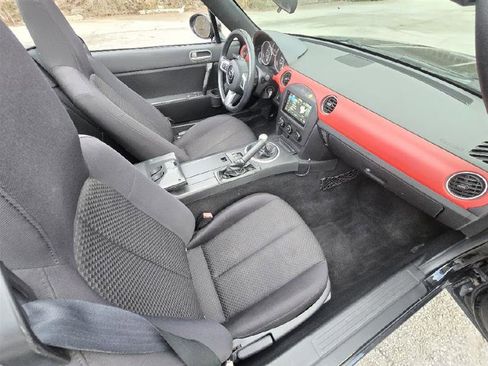 Used 2006 MAZDA MX-5 Miata Sport w/ Suspension Pkg image 15