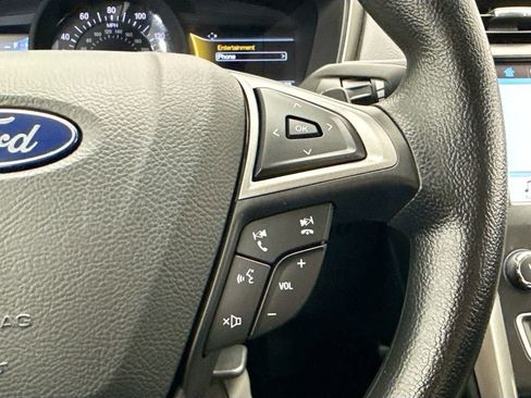 Used 2018 Ford Fusion SE w/ Fusion SE Technology Package image 12