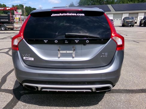 Used 2018 Volvo V60 T5 Cross Country AWD/4WD image 5