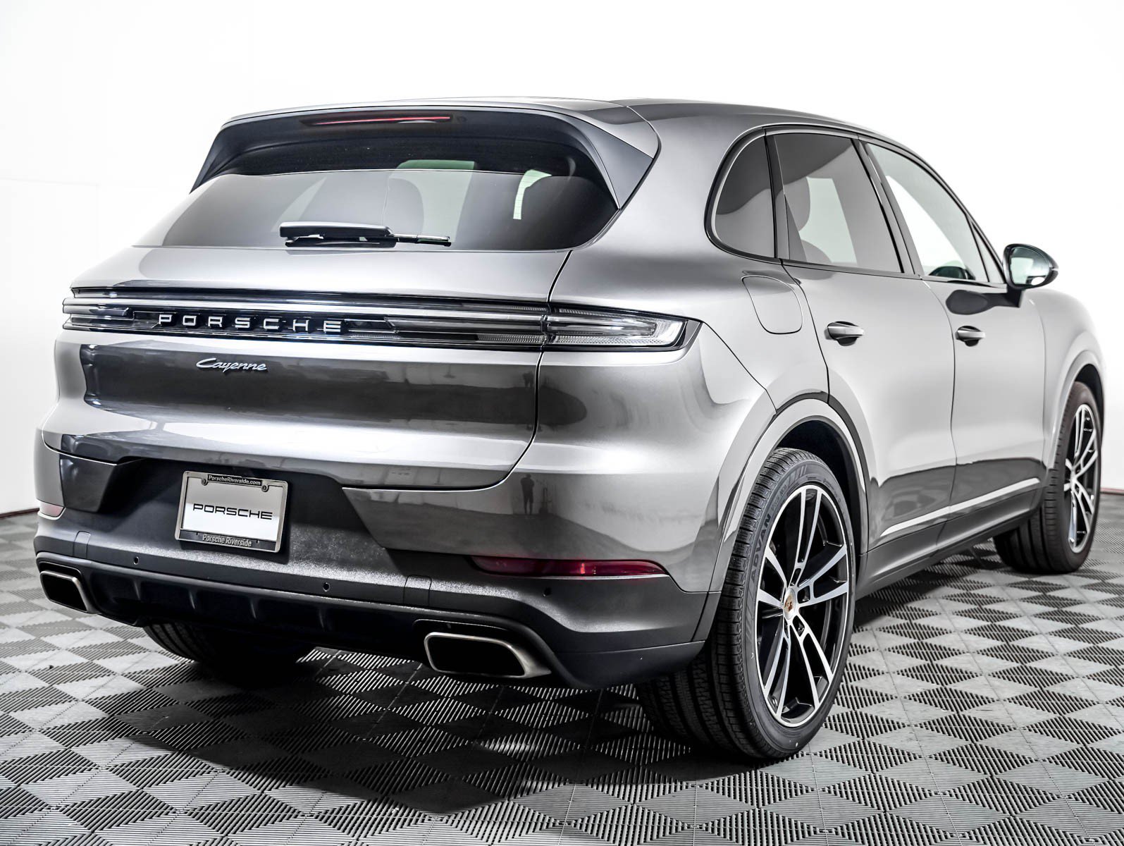 Certified 2024 Porsche Cayenne AWD/4WD image 10
