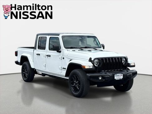 Used 2022 Jeep Gladiator Sport AWD/4WD image 1