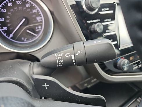 Used 2020 Toyota Camry SE image 23