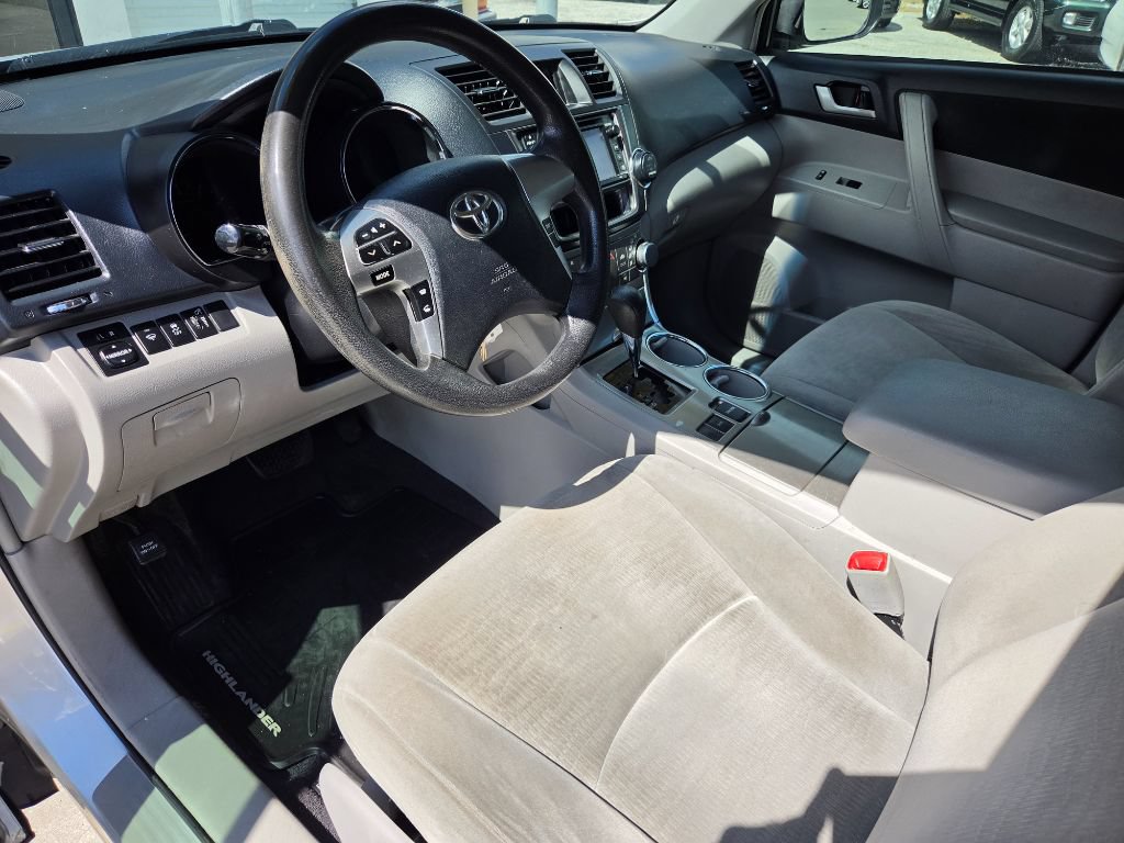 Used 2013 Toyota Highlander Plus FWD image 15