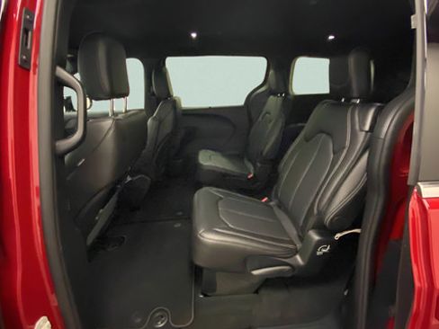 New 2027 Chrysler Pacifica Select FWD image 25