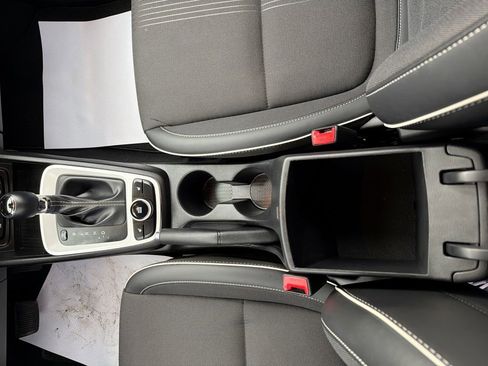 Certified 2024 Hyundai Venue Limited image 34