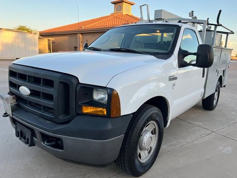 Used 2006 Ford F350 XL image 2