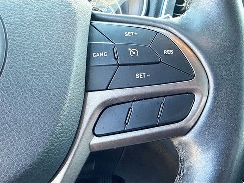 Used 2021 Jeep Cherokee Latitude Plus FWD image 36