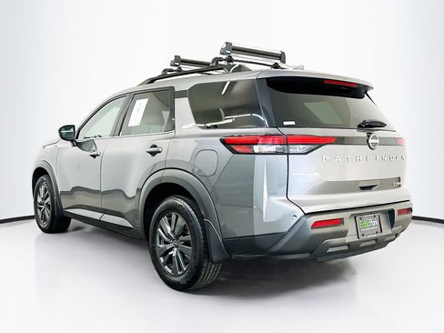 Used 2023 Nissan Pathfinder SV image 5
