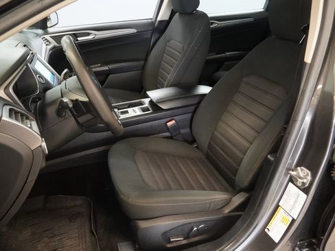 Used 2020 Ford Fusion SE image 4