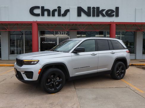 Used 2023 Jeep Grand Cherokee Altitude image 1