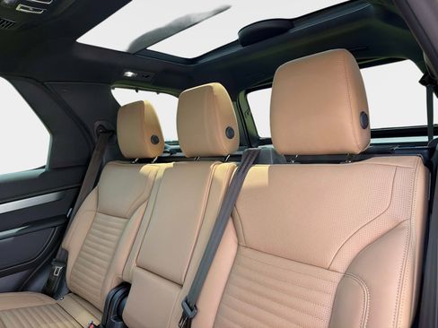 New 2026 Land Rover Discovery Dynamic SE AWD/4WD image 14