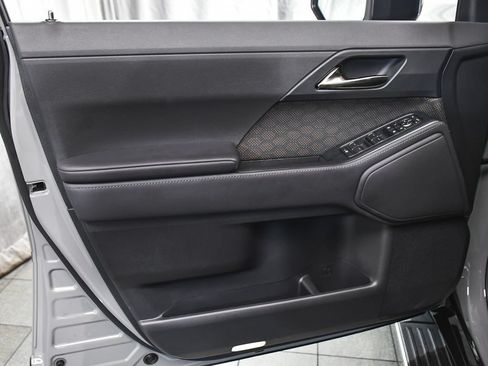 Used 2024 Lexus GX 550 w/ Accessory Package (Z1) AWD/4WD image 9