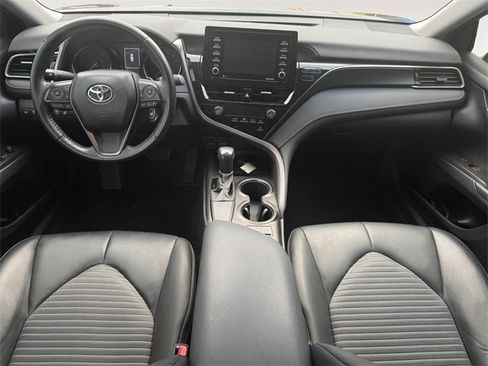 Used 2021 Toyota Camry SE w/ Cold Weather Package image 10