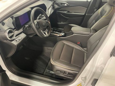 Used 2025 Chevrolet Trax ACTIV image 3