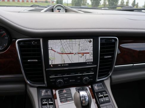 Used 2013 Porsche Panamera GTS AWD/4WD image 22