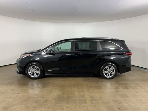 Used 2021 Toyota Sienna Platinum image 36