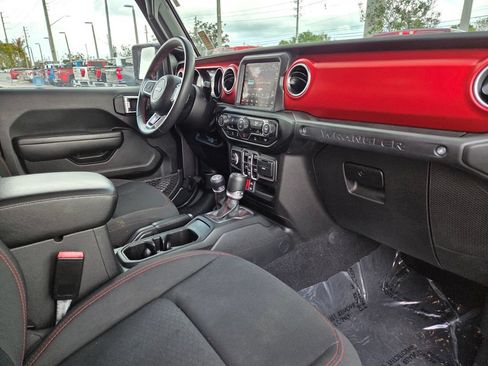 Used 2022 Jeep Wrangler Unlimited Rubicon AWD/4WD image 10