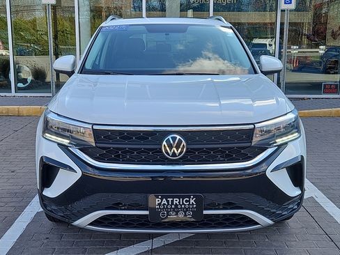 Certified 2022 Volkswagen Taos SE w/ Panoramic Sunroof Package image 25