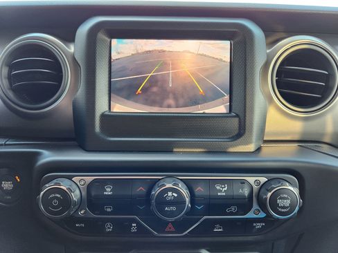 Used 2022 Jeep Wrangler Unlimited Sport image 19