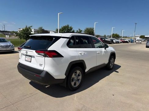 Used 2025 Toyota RAV4 XLE AWD/4WD image 6