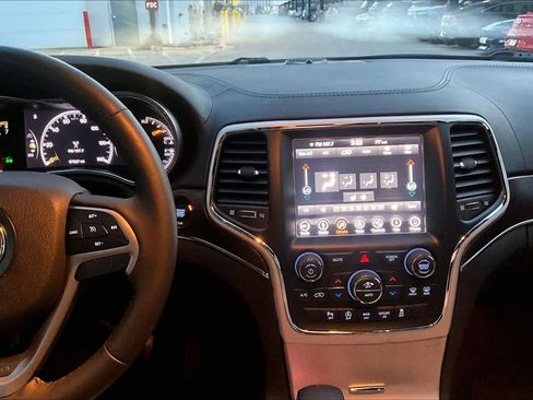 Used 2018 Jeep Grand Cherokee Limited image 6