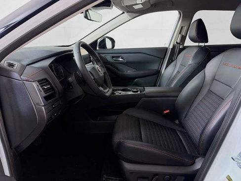 Certified 2025 Nissan Rogue SV AWD/4WD image 18