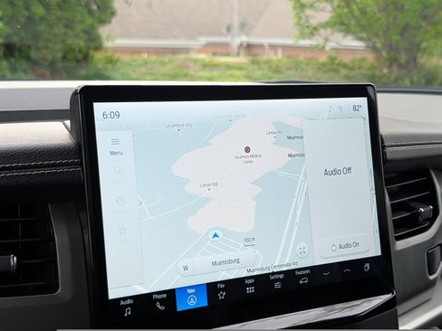 Used 2024 Ford Expedition XLT image 20