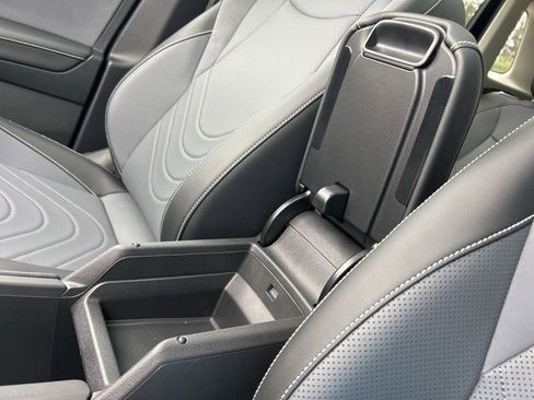 New 2026 Volkswagen Tiguan SE FWD image 40