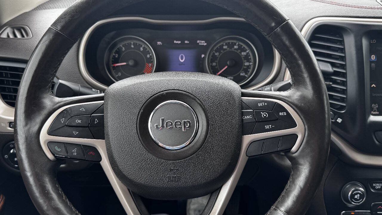 Used 2014 Jeep Cherokee Trailhawk w/ Comfort/Convenience Group AWD/4WD image 16