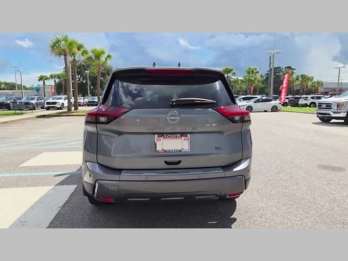 Used 2025 Nissan Rogue SL w/ Tech Package FWD image 31