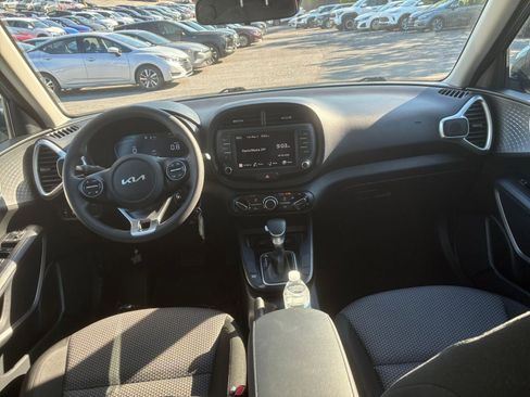 Used 2025 Kia Soul LX w/ LX Technology Package FWD image 28