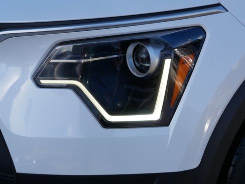 Certified 2023 Kia Niro EX image 16