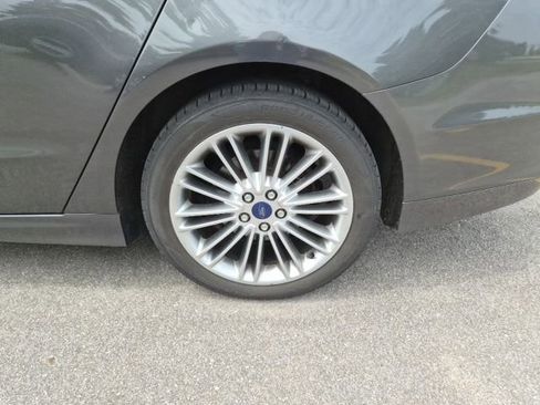 Used 2015 Ford Fusion SE w/ Equipment Group 202A FWD image 9
