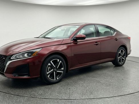 Used 2025 Nissan Altima 2.5 SV image 3