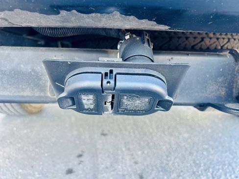 Used 2019 Chevrolet Express 3500 w/ Driver Convenience Package image 14