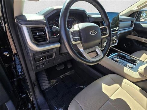 Used 2024 Ford Expedition Max XLT image 9