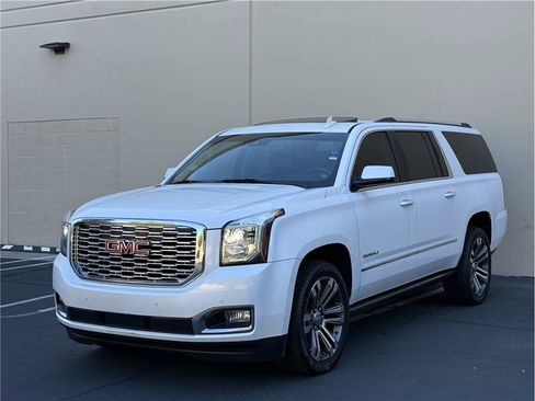 Used 2019 GMC Yukon XL Denali w/ Denali Ultimate Package AWD/4WD image 3