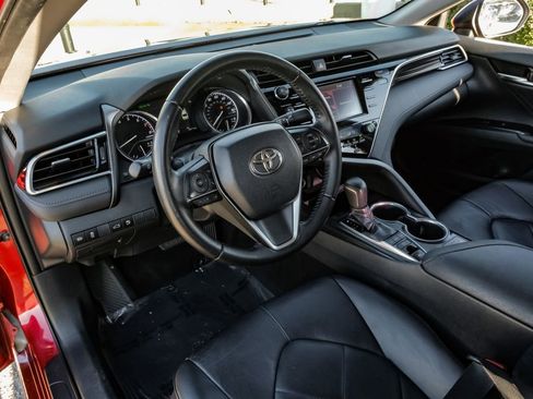 Used 2018 Toyota Camry XLE image 12