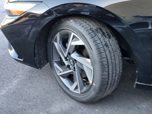 New 2026 Hyundai Elantra Limited image 32