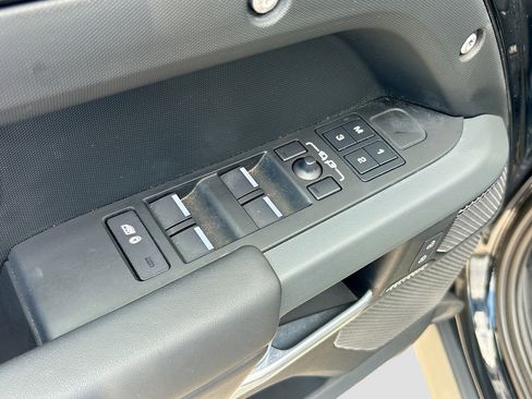 Used 2023 Land Rover Defender 110 X-Dynamic SE image 44