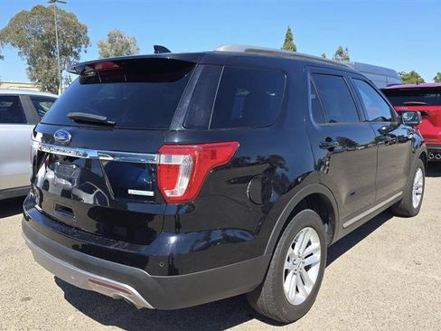 Used 2016 Ford Explorer XLT w/ Equipment Group 202A image 4